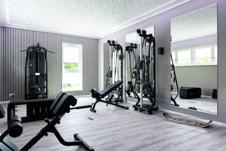 Unser Fitnesstraining bietet ein ganzheitliches Programm zur Stärkung von Muskulatur, Herz-Kreislauf-System und Beweglichkeit. Unter fachkundiger Anleitung trainierst du mit modernen Geräten, freien Gewichten und funktionellen Übungen.